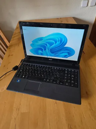 Acer i7 15"-SSD 260GB-8GB RAM-WINDOWS 11