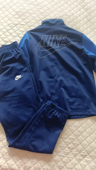 Chándal Nike. Niño . Azul Talla L