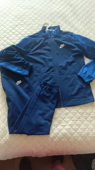 Chándal Nike. Niño . Azul Talla L