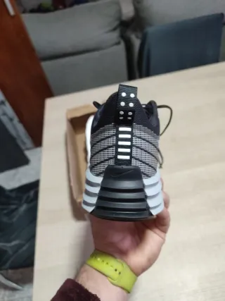 Nike Lunar Roam gris y blanco