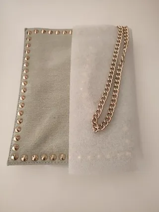 Bolso Clutch con Tachuelas y Cadena.