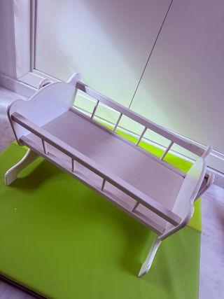Cuna balancín de madera blanca
