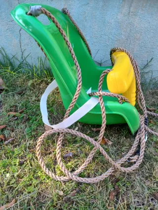 Columpio infantil verde y amarillo