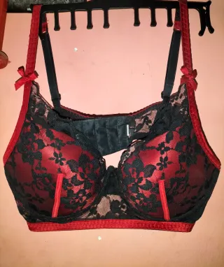 Sujetador push up encaje negro y rojo