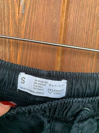 Pantalón cargo negro