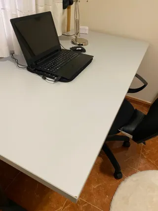 Escritorio espacioso