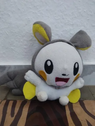 Peluches Pokémon (Emolga y Dragonite)