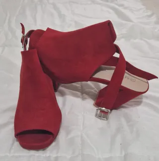 Zapatos de tacón rojos talla 39