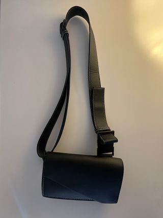 Bolso bandolera Zara negro