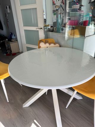 Mesa de comedor redonda (madera blanca)