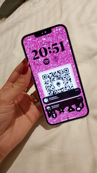 iPhone 14 Viola con custodia