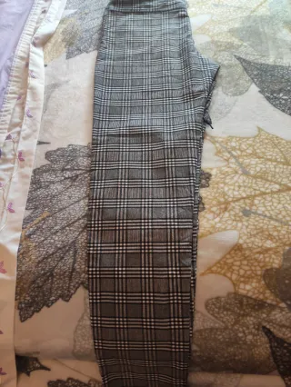 Pantalones cuadros pitillo grises