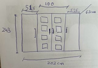 Armario de madera con puertas de cristal