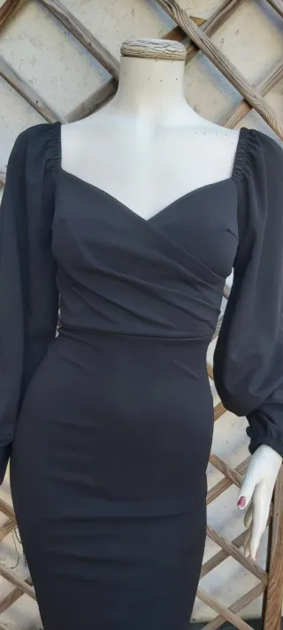 Elegante abito nero maniche a palloncino