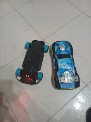 Coche teledirigido deportivo azul