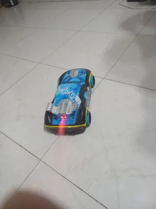 Coche teledirigido deportivo azul