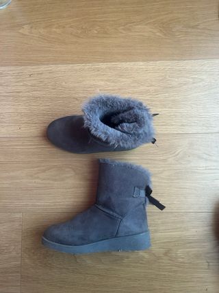Botas abrigadas grises con lazo