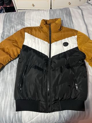 Chaqueta Inside color negro y dorado