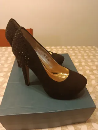 Zapatos de tacón negros con pedrería talla 36