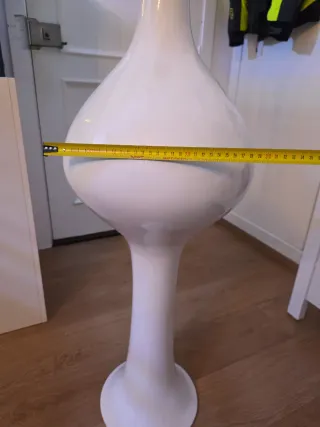 Jarrón alto blanco de cristal