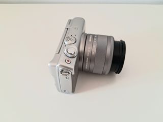 Cámara Canon EOS M100 con caja