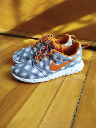 Nike Roshe Run grises y naranjas