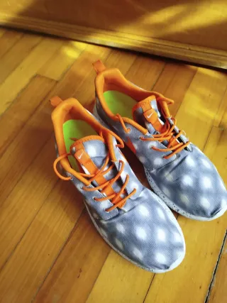 Nike Roshe Run grises y naranjas