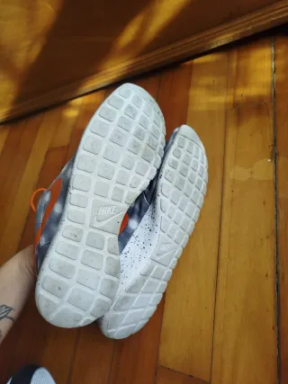 Nike Roshe Run grises y naranjas