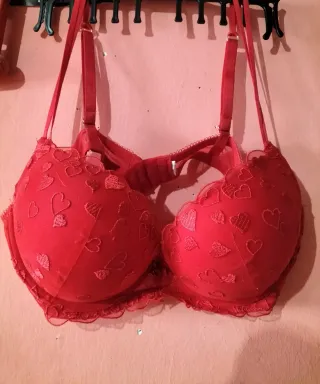 Sujetador push up rojo con corazones