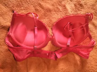 Sujetador push up rojo con corazones