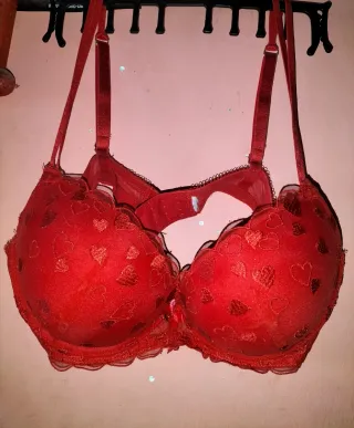 Sujetador push up rojo con corazones