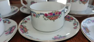 Set da caffè. 6 tazze e piatti. Antichi