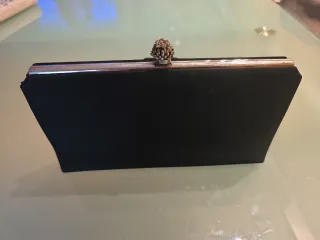 Cartera de fiesta negra con pedrería genérica