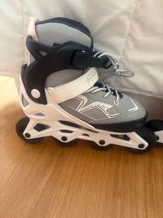 Patines con regalos de cacao y bolsa