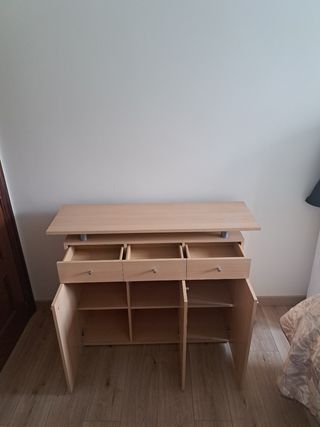 Armario con cajoneras de madera útil para tv