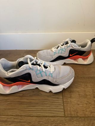Zapatillas Nike RYZ 365 Naranja y Blanco