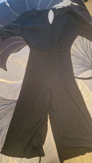 Mono negro pata ancha