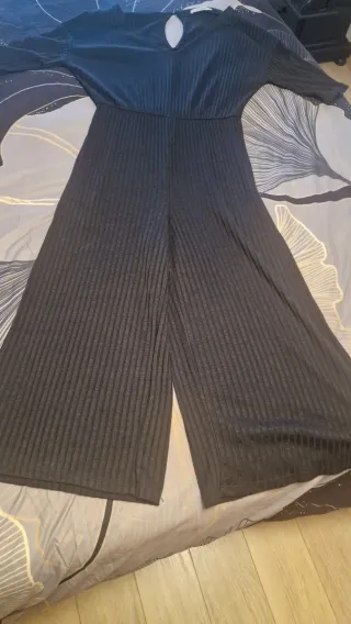 Mono negro pata ancha