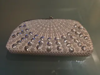 Bolso de fiesta plateado con pedrería