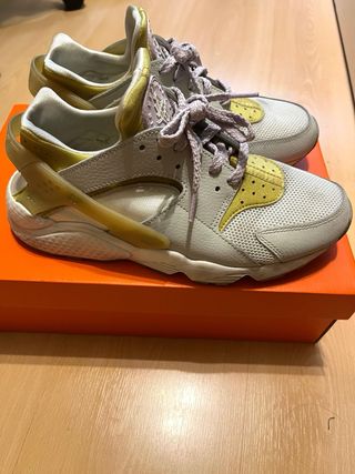 Nike Huarache Mujer Talla 41 Dorado Blanco