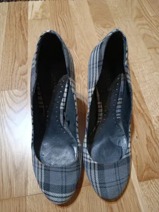 Zapatos Bershka tacón cuadros . Número 40.