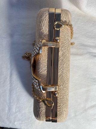 Bolso de fiesta dorado con pedrería