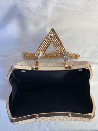 Bolso de fiesta dorado con pedrería