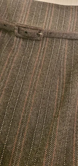 Falda de raya marrón con cinturón