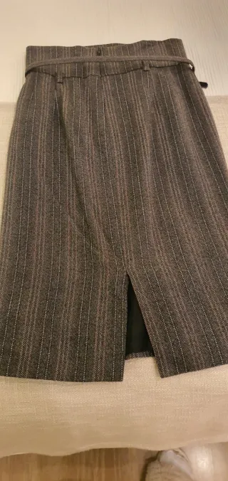 Falda de raya marrón con cinturón