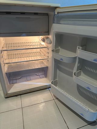 Nevera Beko pequeña
