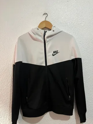 Chaqueta Nike con capucha