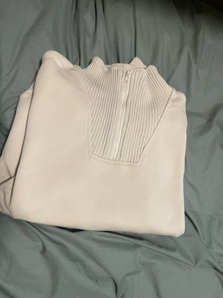 Sudadera beige con cremallera