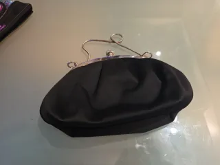 Cartera de vestir negra sin marca