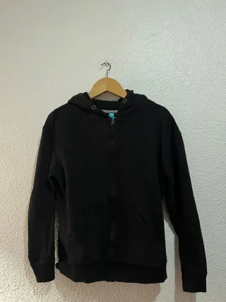 Chaqueta con cremallera negra